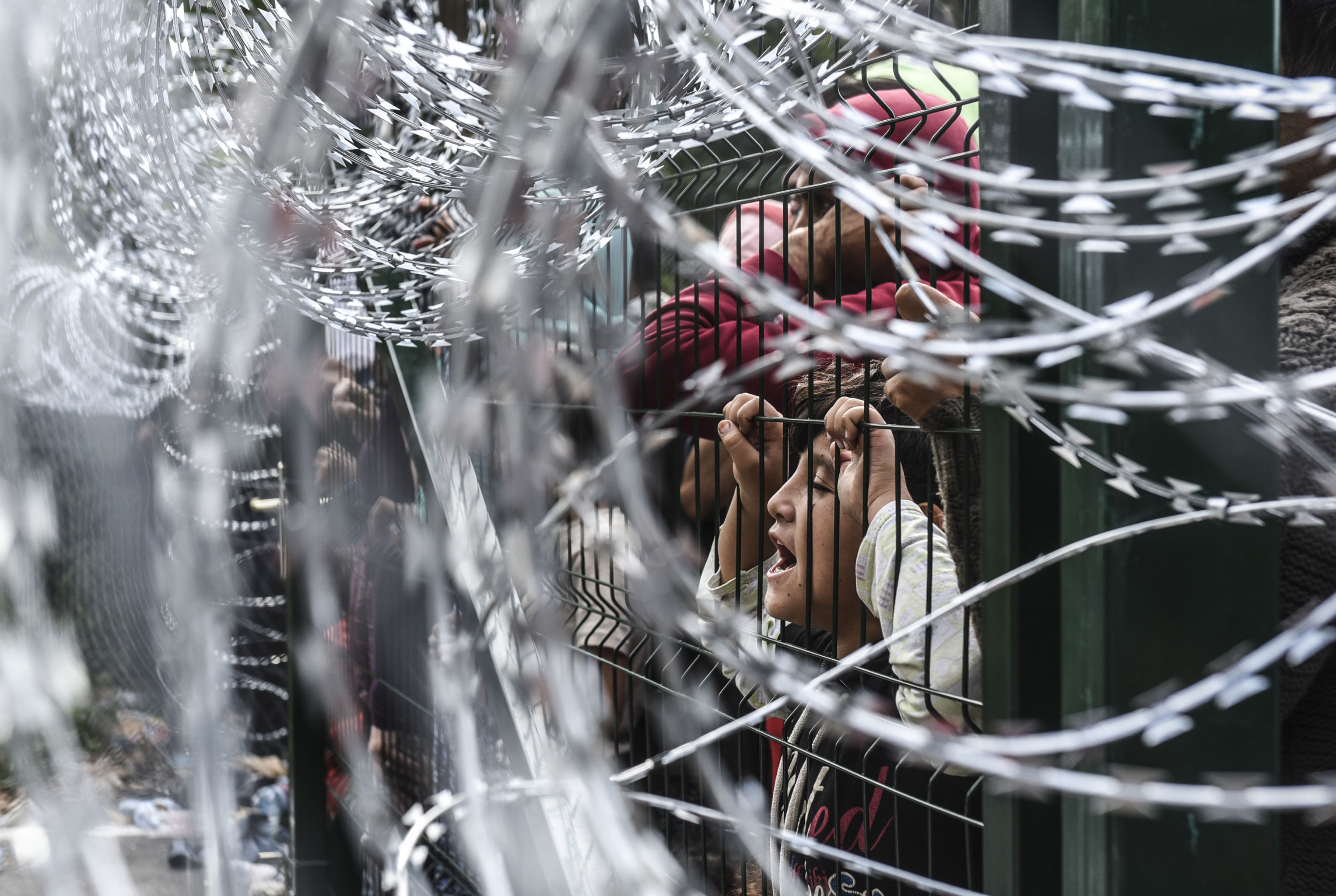 Migranti al confine serbo-ungherese