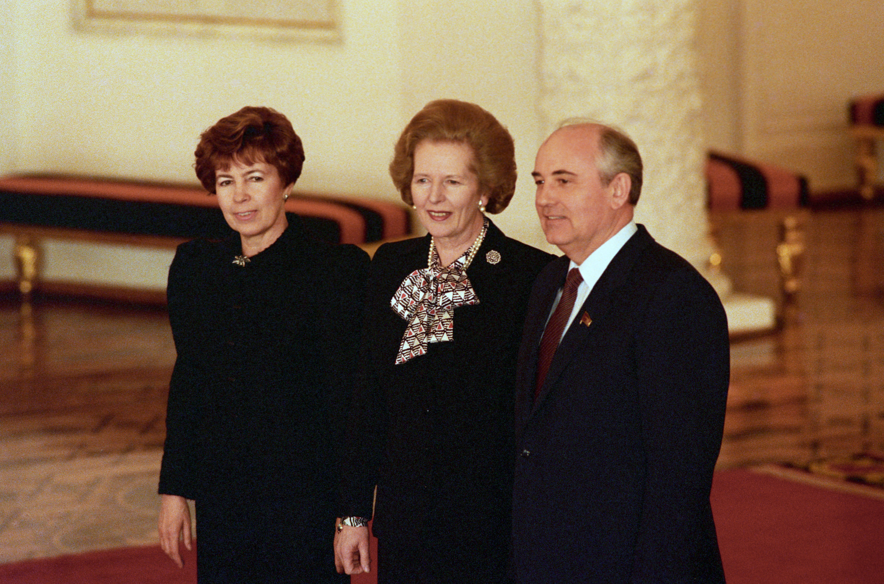 Il Primo Ministro  di Gran Bretagna, Margaret Thatcher e il presidente dell`URSS, Michaíl Gorbachov e la sua moglie Raissa in Cremlino.1987